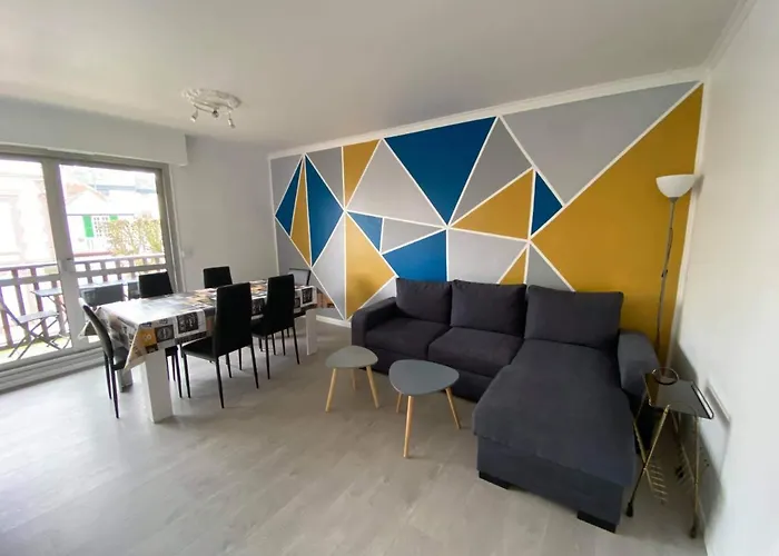 Cabourg Centre, Appartement Pour 4 Personnes A 100M De La Mer